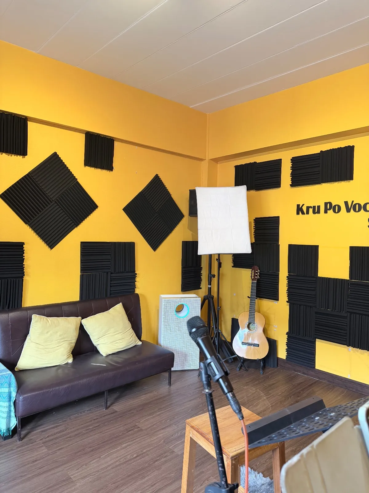 ห้องเรียนของ Kru Po Vocal Studio